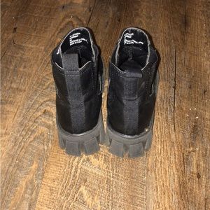 Joyrider size 6 low heel boots